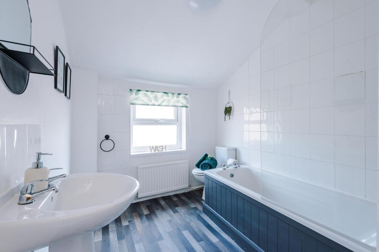 Spacious 2-Bed City-Centre Cottage In Chester By 53 Degrees Property - Ideal For Groups & Couples - Sleeps 6 외부 사진